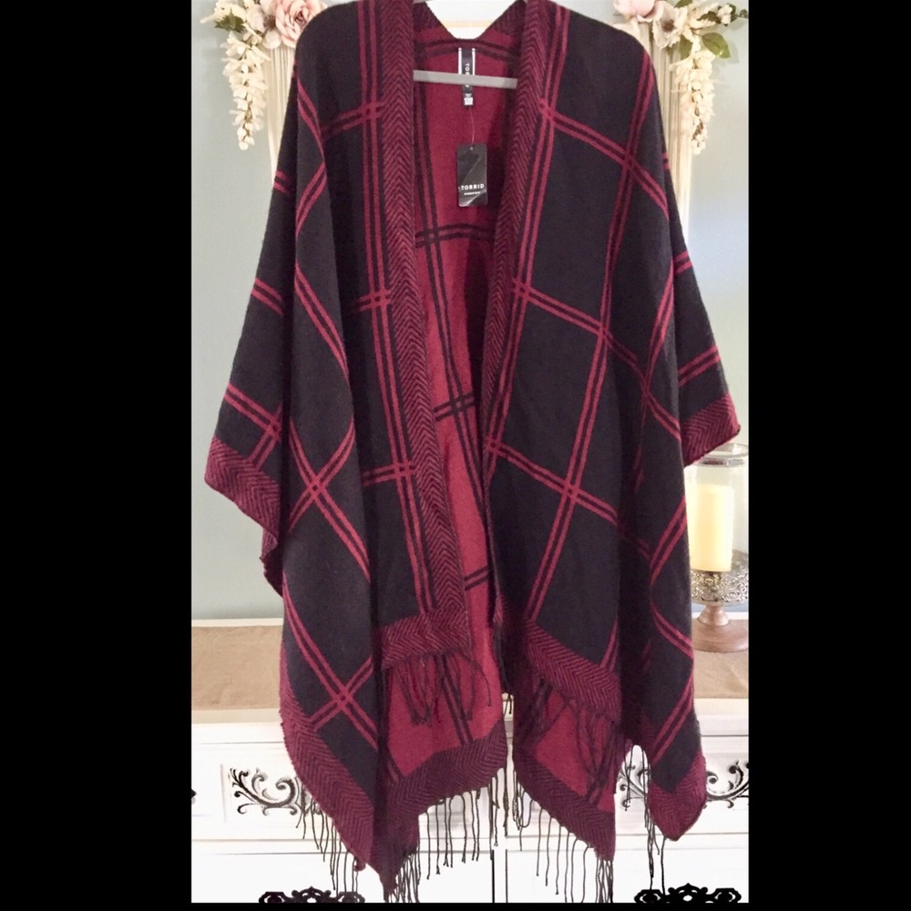 🌹SOLD🌹TORRID Merlot Black Plaid poncho Wrap - Picture 2 of 8